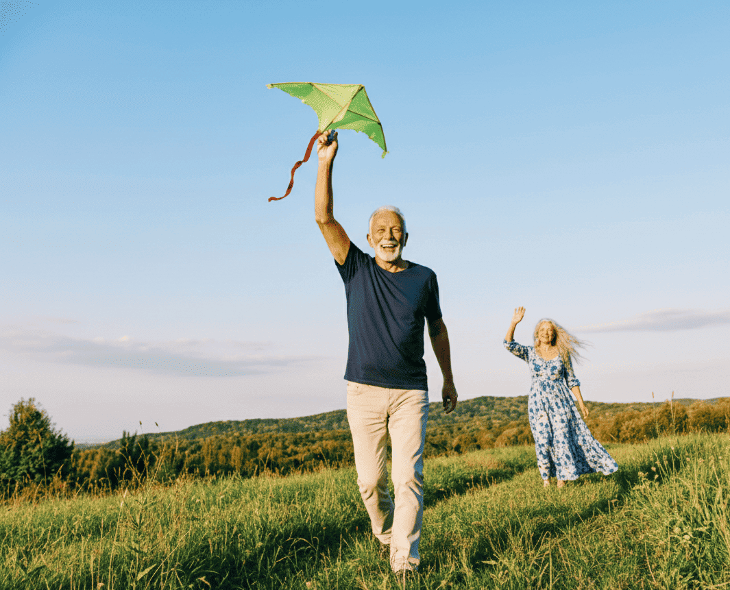 Senior profitant sereinement de sa retraite